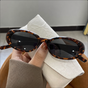 Vintage Y2K Oval Tortoiseshell Sunglasses